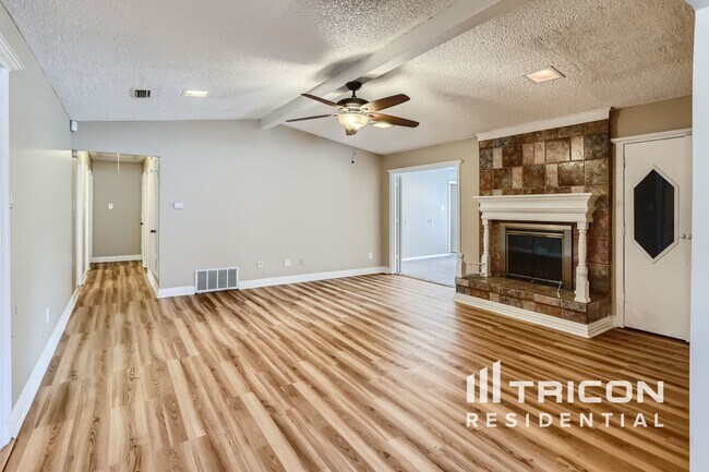 Building Photo - 1322 E Spring Valley Rd