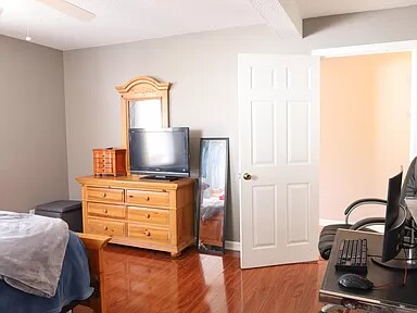 Building Photo - 100 York Dr