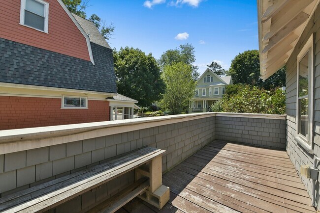 Building Photo - 25 Primrose St