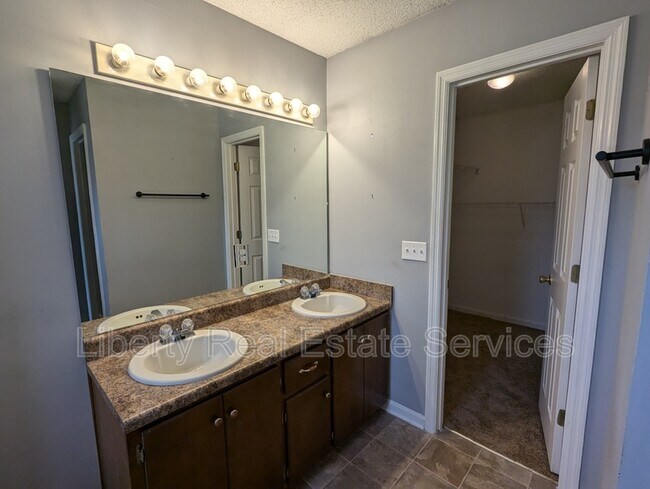 Building Photo - 215 Bridgemont Way