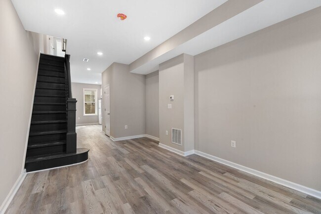 Building Photo - 531 N Belnord Ave