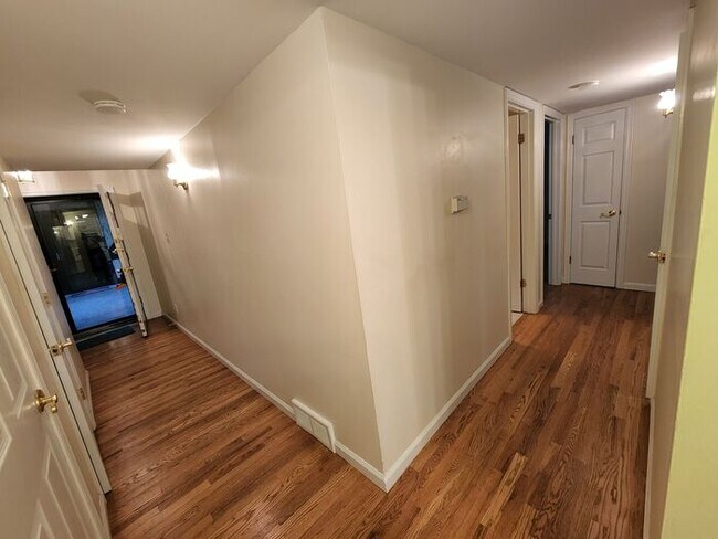 Building Photo - Two Bedroom Two Bath Condo with Pool Access