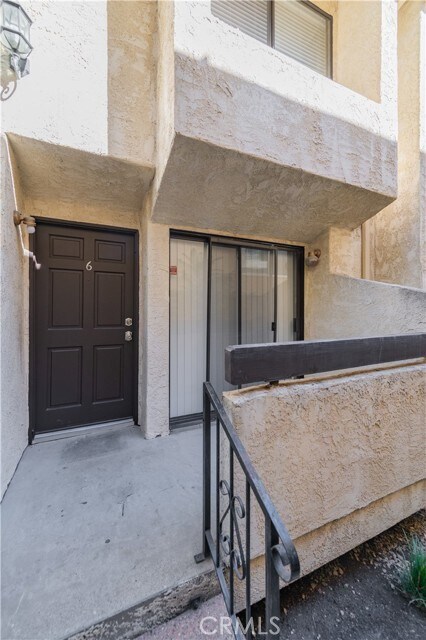 Building Photo - 543 W Stocker St