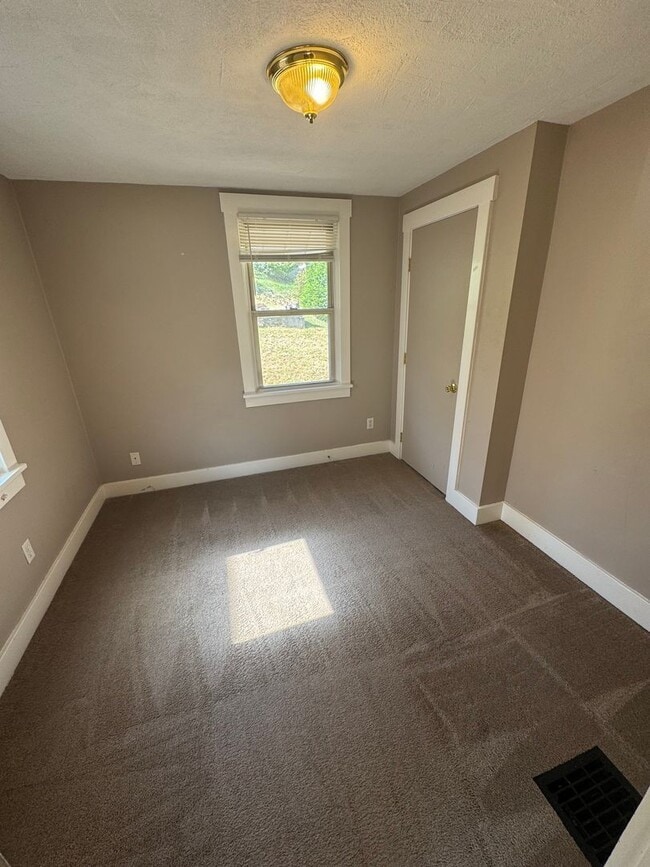 Building Photo - 249 Elwyn Ave