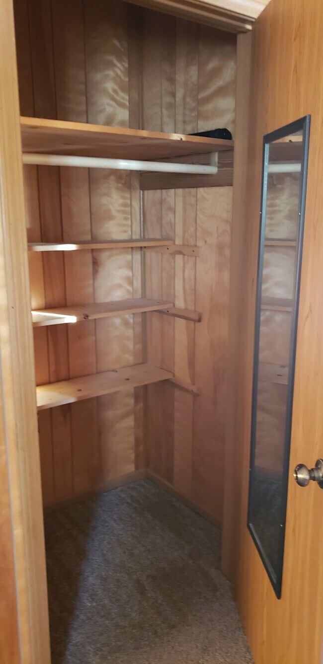 Building Photo - 385 Dille St