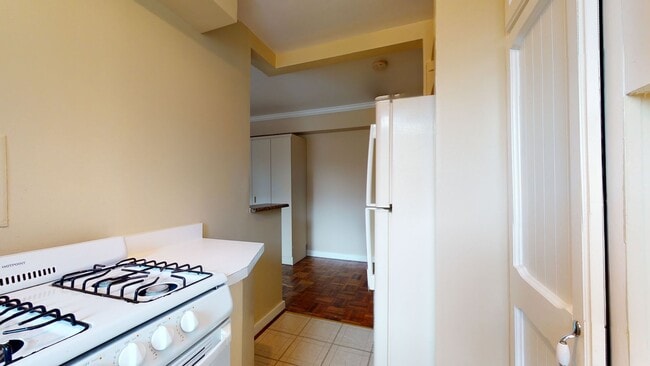 Building Photo - Dupont East Studio Apartment W/Private Roo...