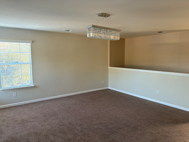Building Photo - 327 Remington Heights Dr