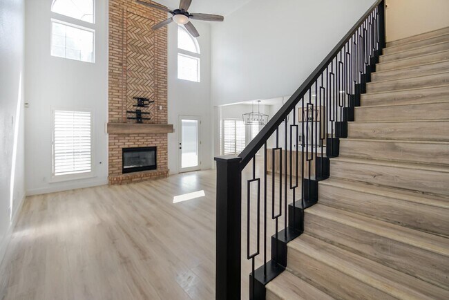 Building Photo - 918 Calle Cumbre Ct
