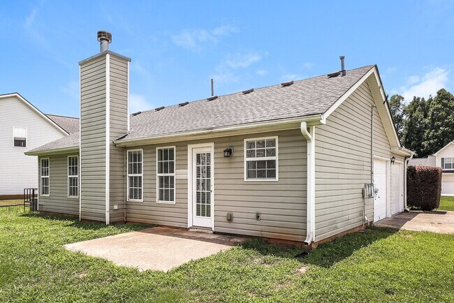 Building Photo - 725 Cherry Branch Cir