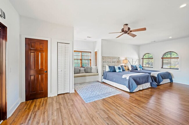 Building Photo - 475 Cuscowilla Dr
