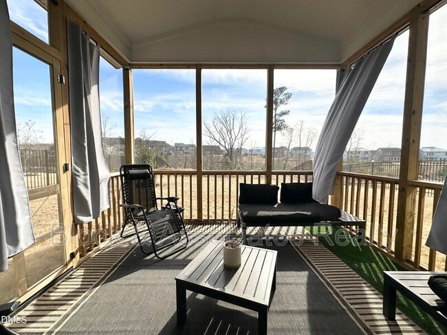 Building Photo - 99 Daybreak Way