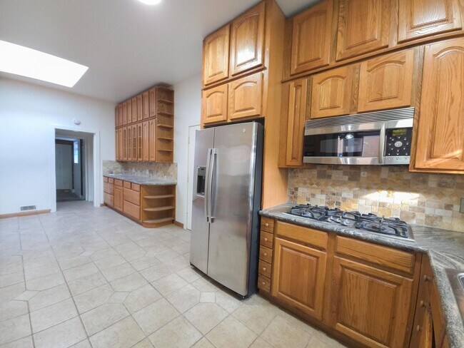 Building Photo - 4 bed 3 bath Single-family Home in Glenview/Lower Diamond area of Oakland