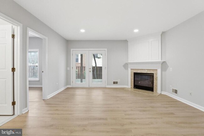 Building Photo - 6137 Manchester Park Cir