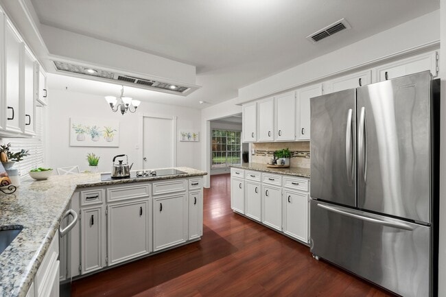 Building Photo - 16815 Memorial Oaks Ln