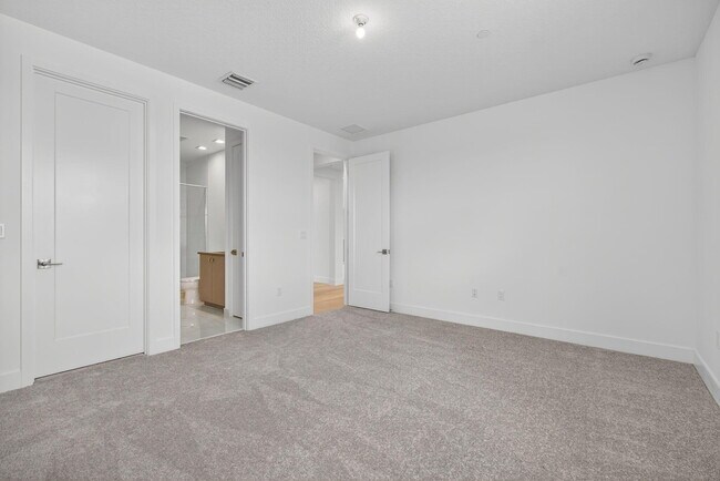Building Photo - 10026 Skyloft St