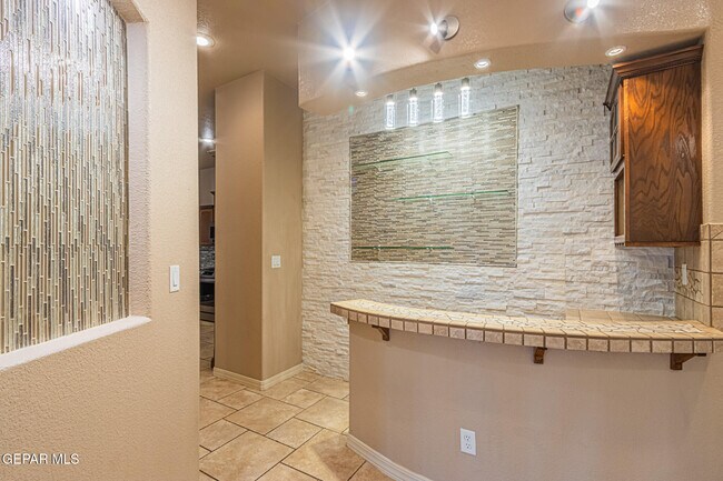 Building Photo - 3849 Tierra Campa Dr