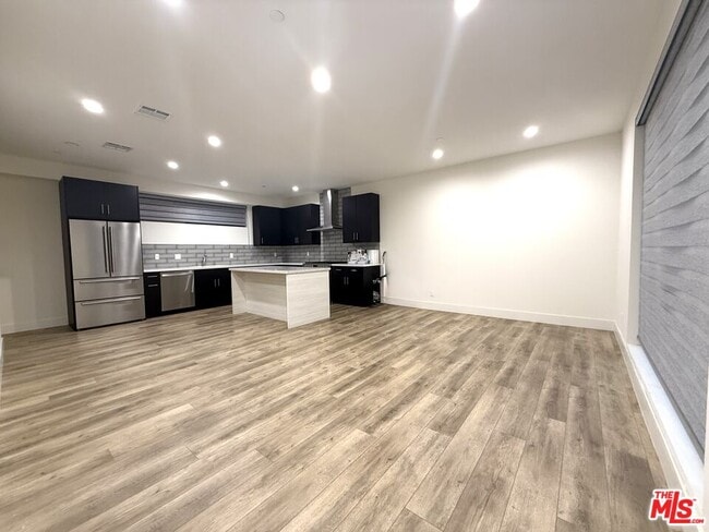 Building Photo - 4737 Elmwood Ave