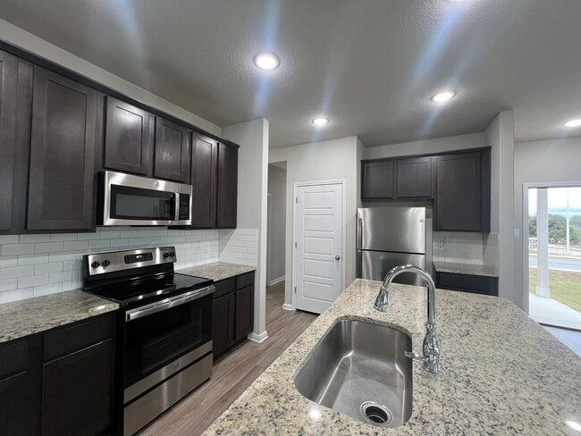 Building Photo - Beautiful 3/2 Single Story Home in Cibolo, TX