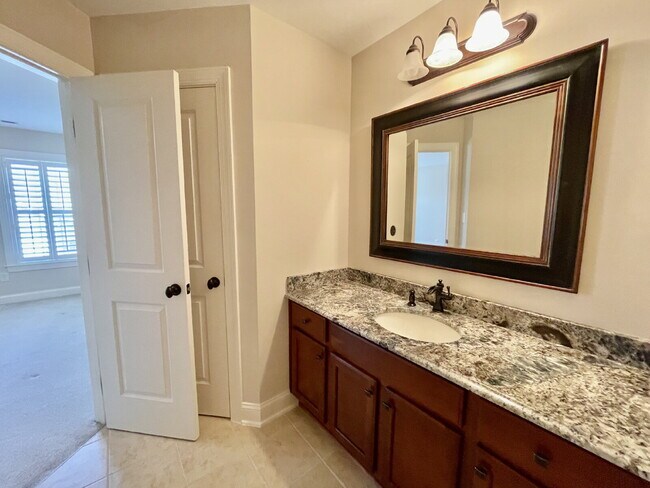 Building Photo - 4 Bed, 2 Bath Nest With Pool In Mariner's Pointe