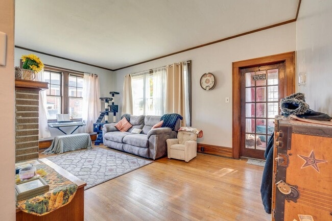 Building Photo - Coming Soon!! Charming 3 bed 2 Bath | Sunroom + Garage + Patio | Summer Special !