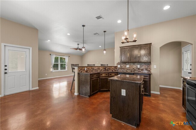 Building Photo - 314 Pointer St