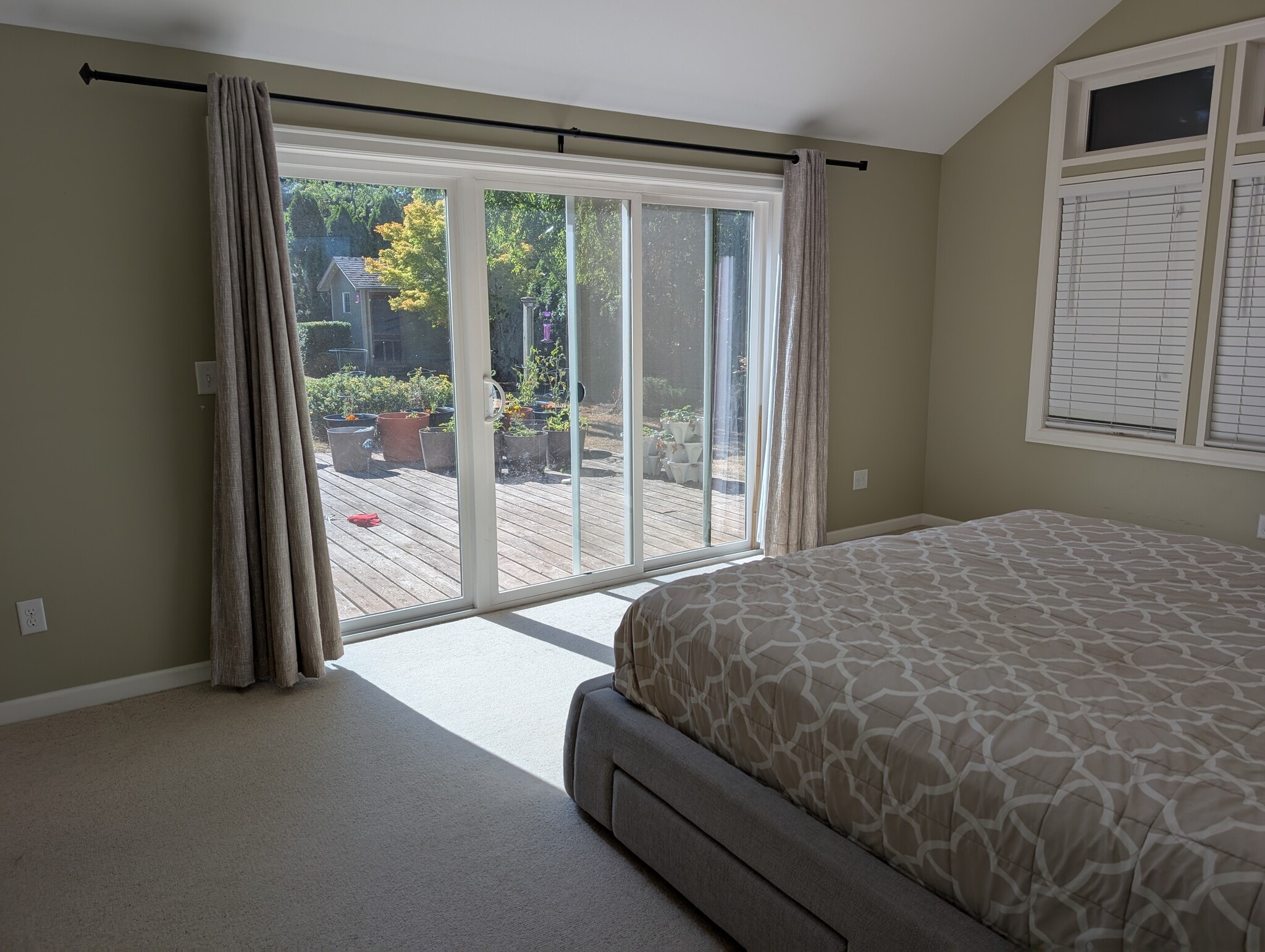 Master Bedroom with slider to deck - 16715 SE Evergreen Ln