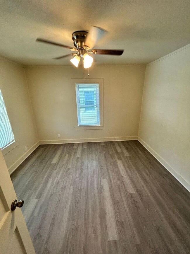 Building Photo - Cozy Two bedroom Home-Newly Renovated