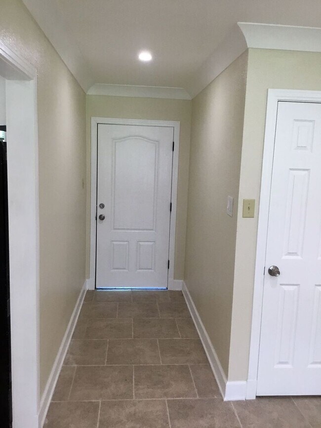 Building Photo - GORGEOUS 4/3 BROADMOOR HOME-UPDATED-MUST SEE