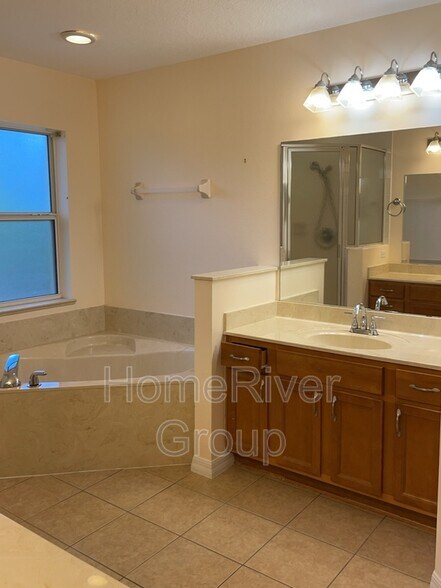 Building Photo - 7825 SW 139th Pl