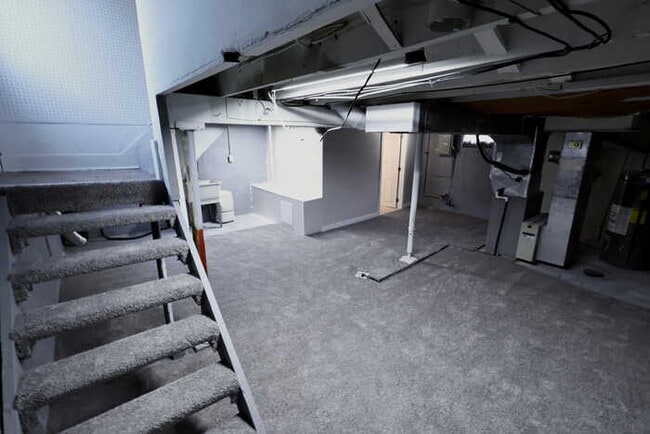 Building Photo - 165 Colony Crescent