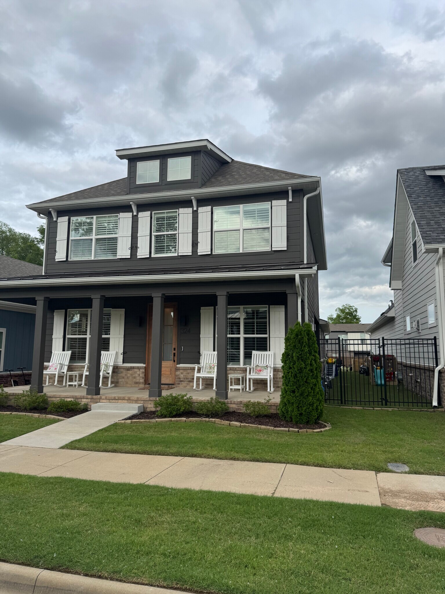 Building Photo - 324 Gardens Ln