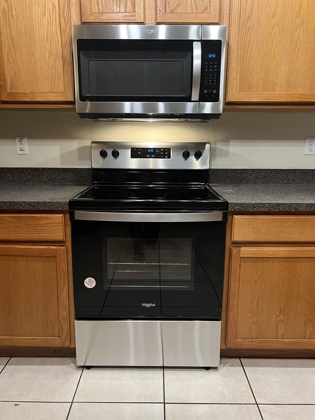 Building Photo - 145 Southampton Dr