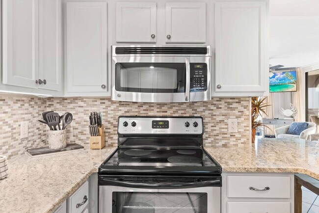 Building Photo - 833 Santa Rosa Blvd