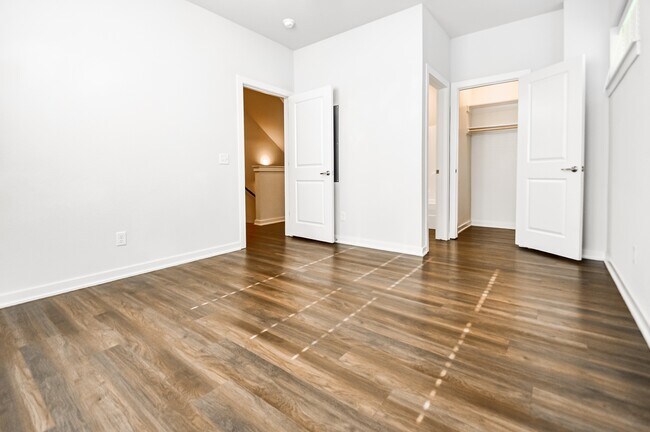 Building Photo - 605 Whitham Ave