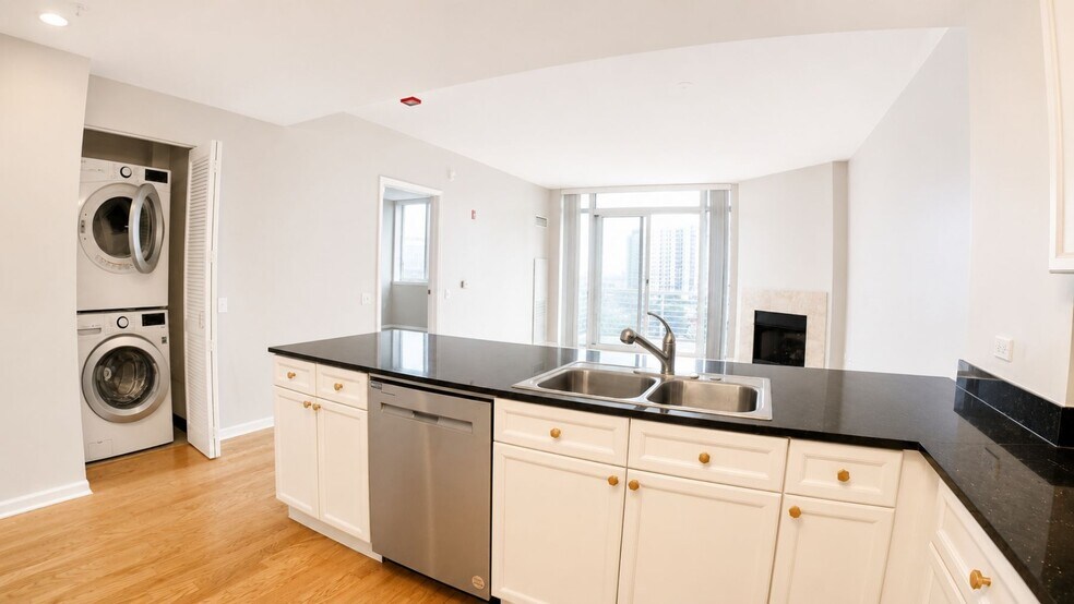 Building Photo - 1515 S Prairie Ave