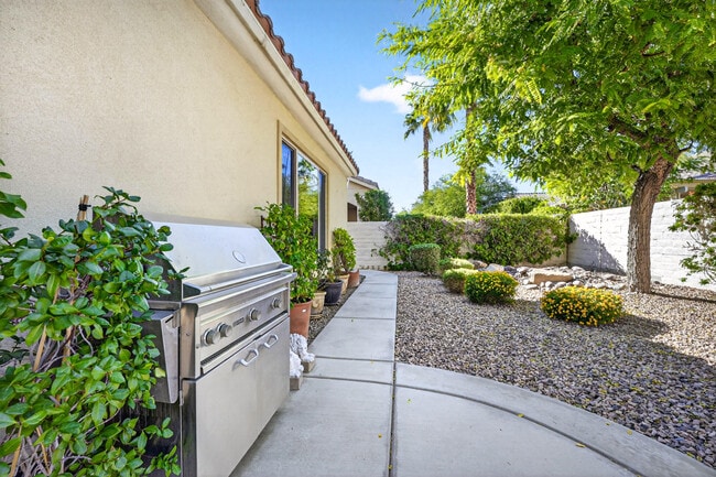 Building Photo - 80586 Camino Santa Juliana