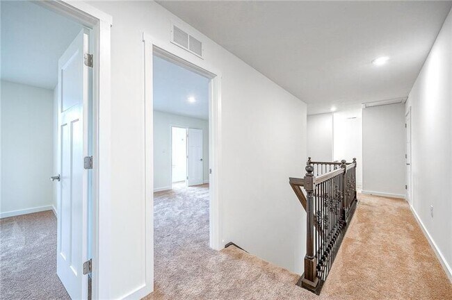 Building Photo - 123 Foxhound Dr