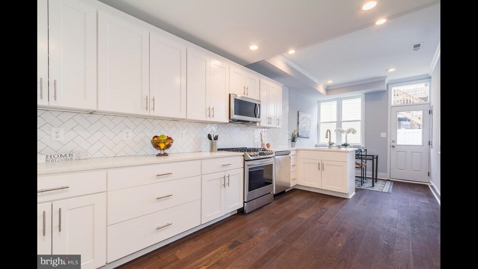 Building Photo - 9 E Fort Ave