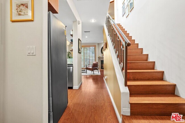 Building Photo - 5303 Satsuma Ave