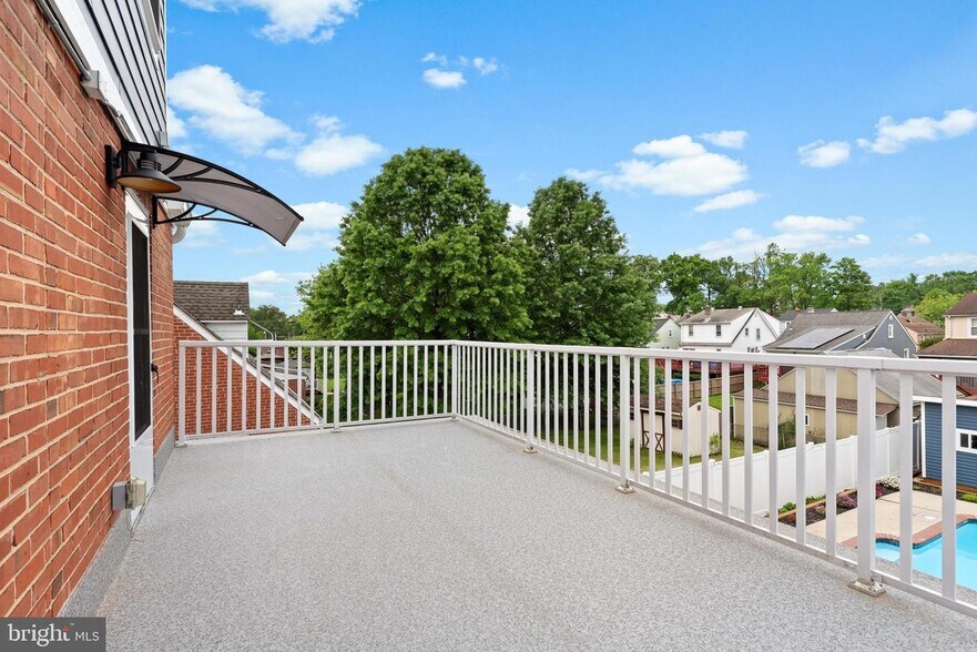 private deck - 2903 Topaz Rd