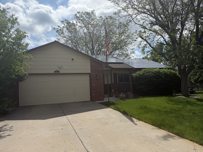 Primary Photo - 2320 43rd Ave Ct