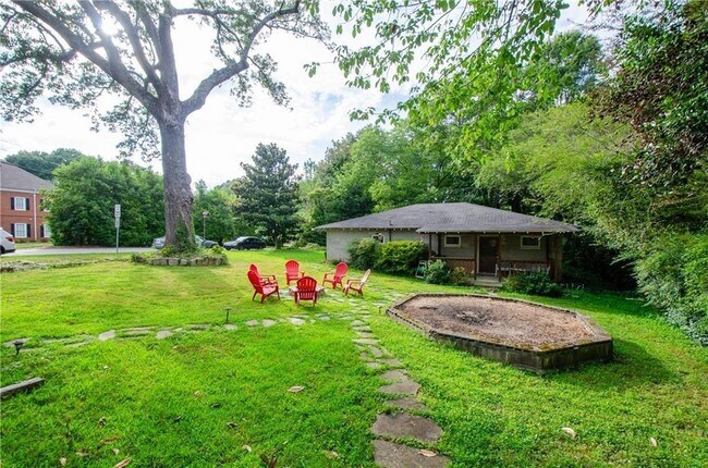 Building Photo - 5122 Lavista Rd