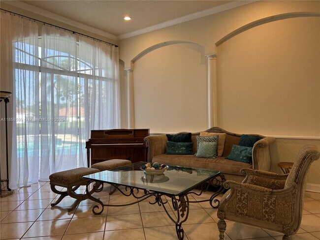 Building Photo - 2726 Meadowood Dr