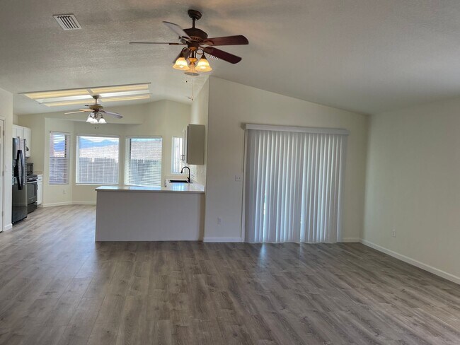 Building Photo - 1171 Regency Dr