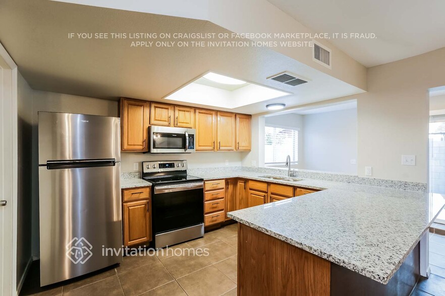 Building Photo - 6037 N 71st Ln