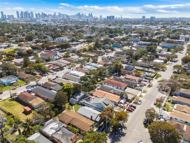 Building Photo - 3055 NW 23rd Ave