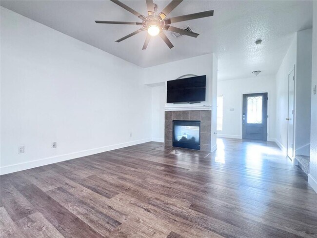 Building Photo - 15503 Hickory Dale St