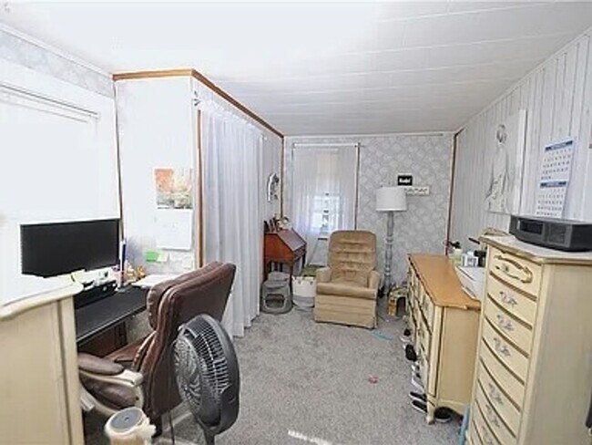 Building Photo - Newly Renovated Apartment in Liverpool!