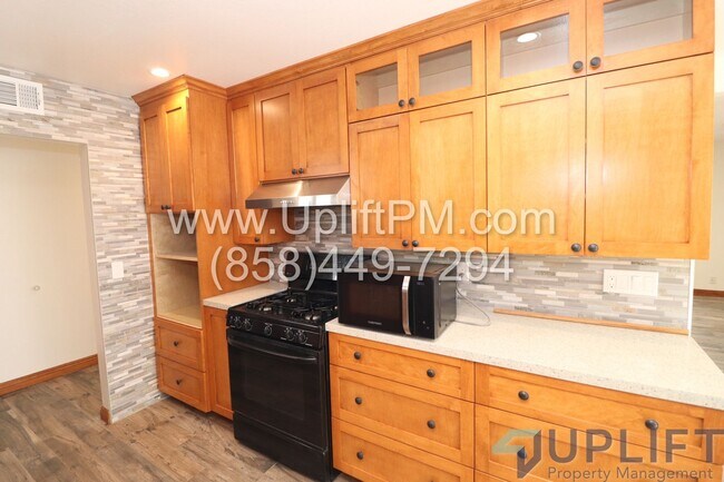 Building Photo - Spacious 3-Bed 2-Bath Home with Pool