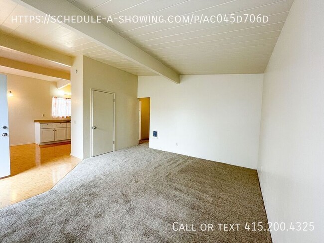 Building Photo - 1615 Flores St